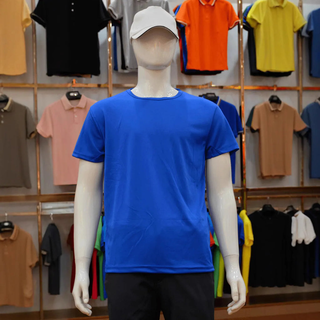 Man wearing a slim fit quick-dry short sleeve T-shirt in a solid colour.