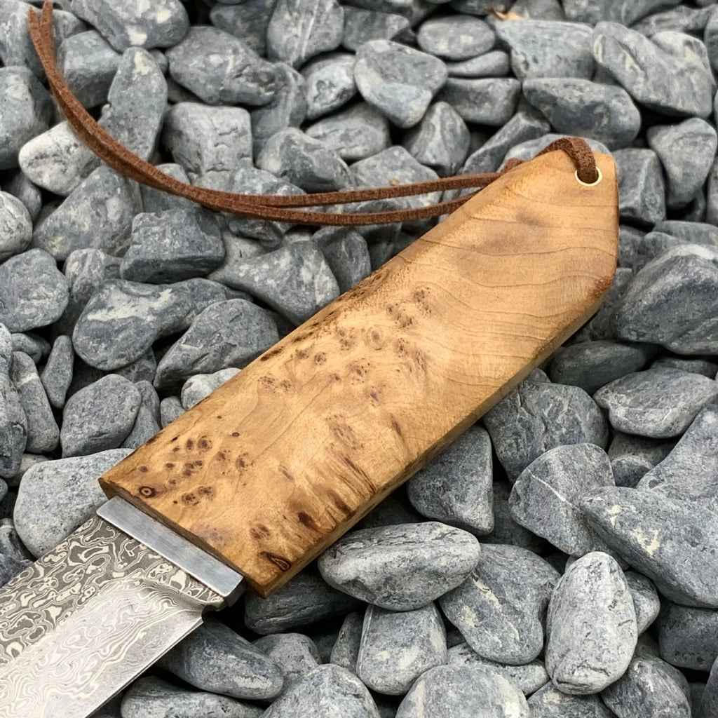 Outdoor camping short knife with Damascus pattern VG10 steel blade and Thuja wood handle