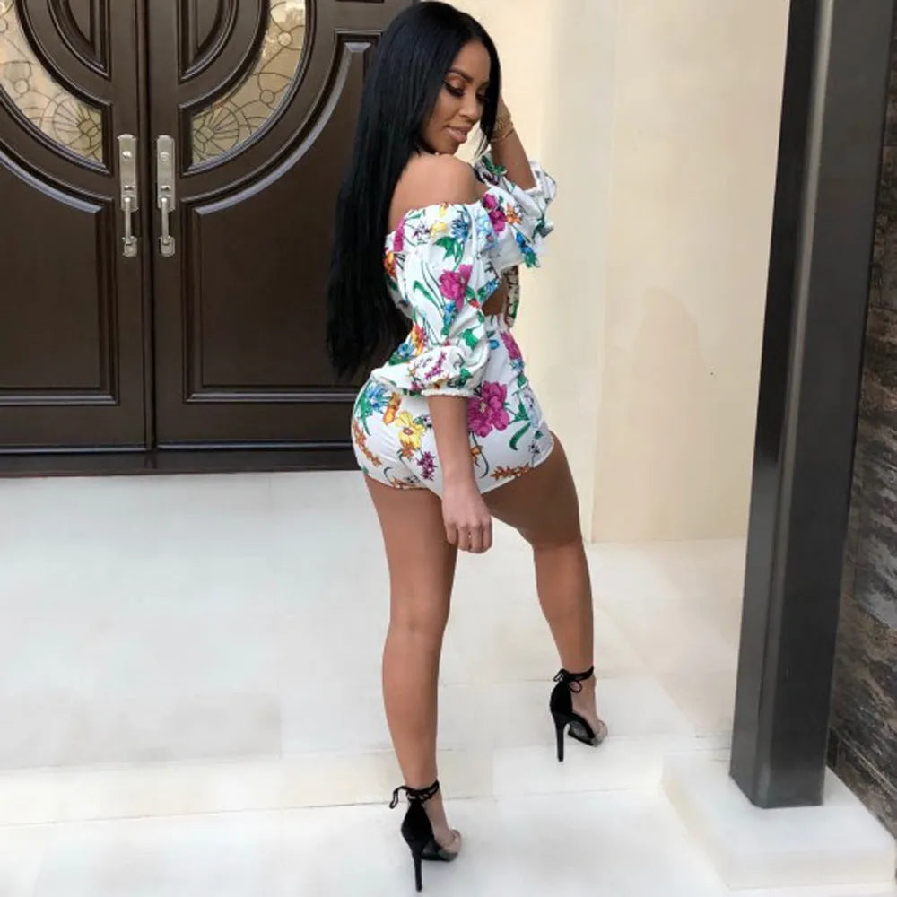 Multicolour digitally printed two-piece outfit with fluffy long sleeves and shorts.