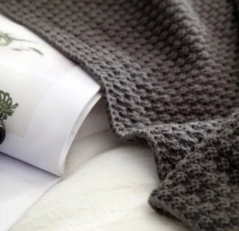 Nordic fringed knit ball blanket measuring 130×170cm in acrylic fabric
