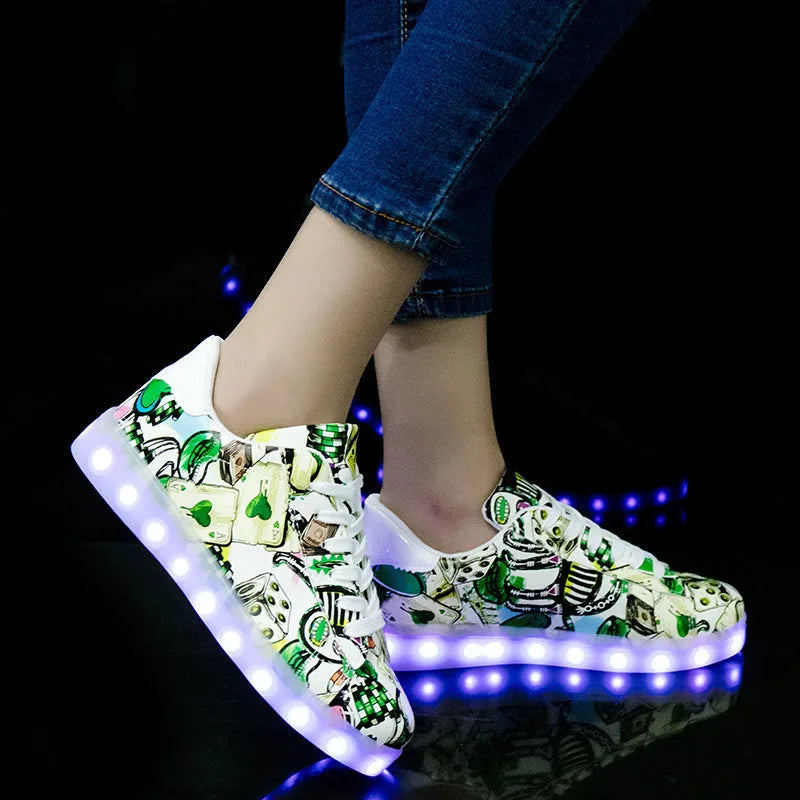 Unisex fluorescent sneakers in black or green with breathable PU upper and non-slip rubber sole