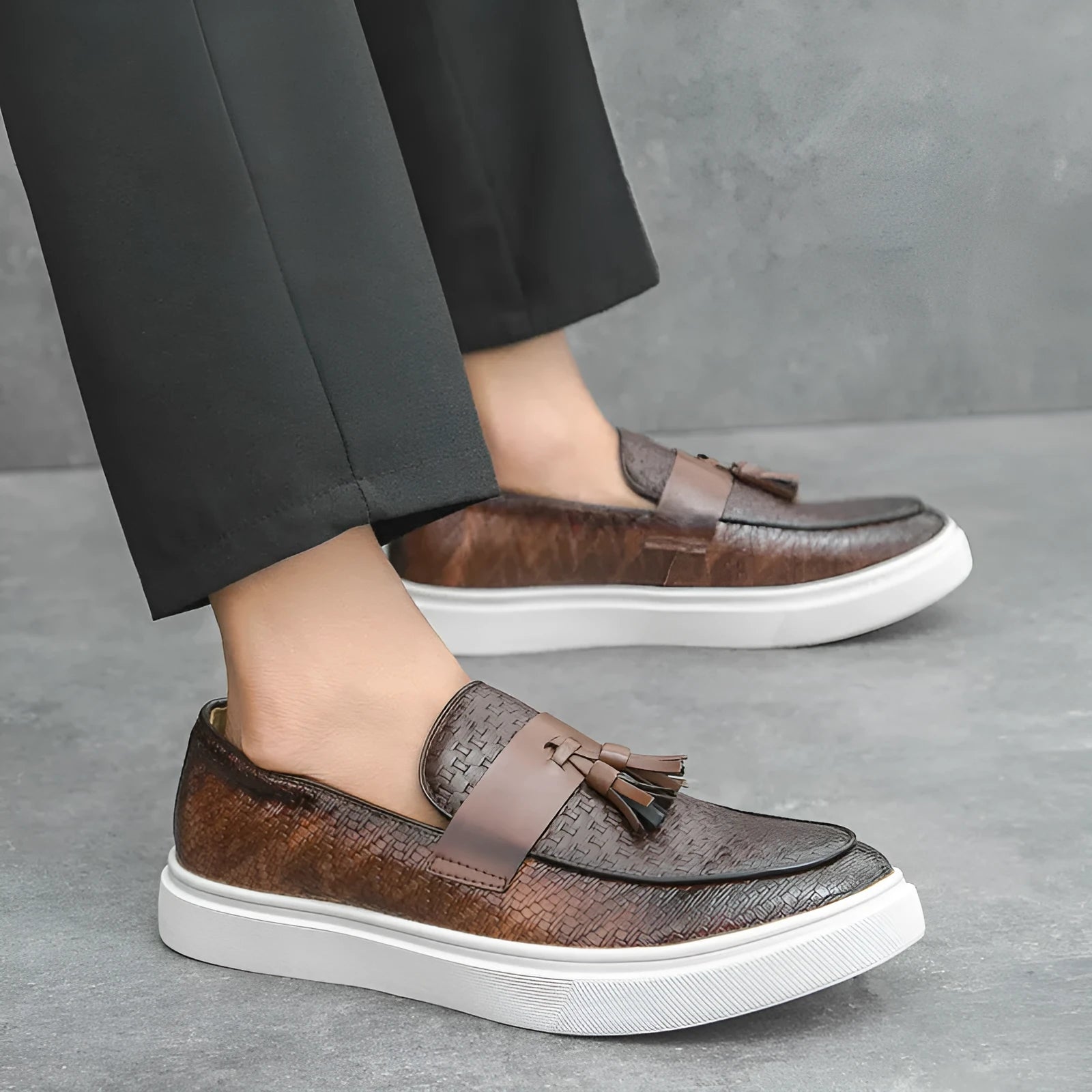 Men's black and brown fringed leather casual shoes with low heel and artificial PU upper in sizes 38 to 46