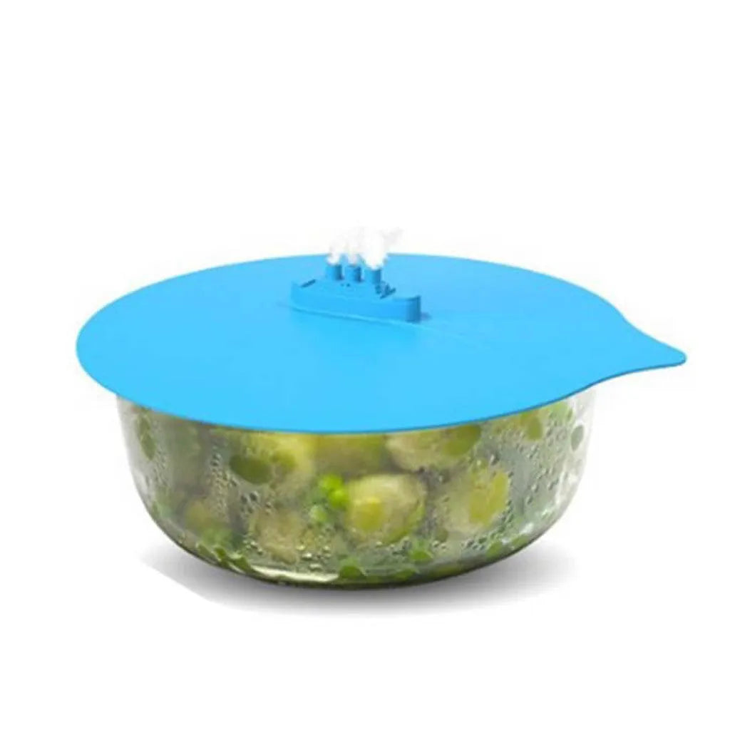Silicone steamer lid anti-skid and shatter-proof in green on a pot
