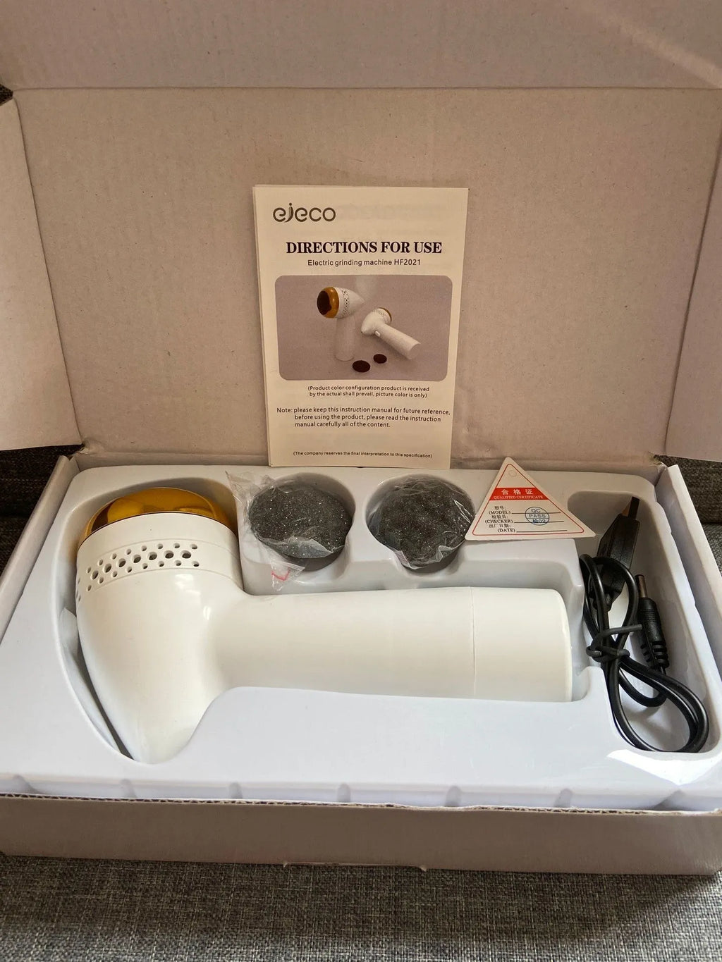 Gold-coloured electric vacuum foot grinder with a refined quartz grinding head on a white background.