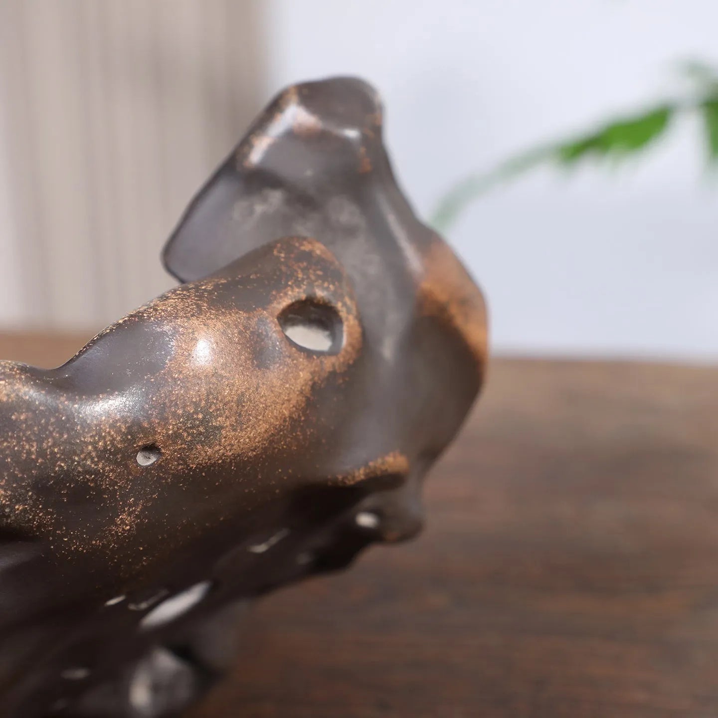 Brown mud ceramic flower pot with alien shape, 21x10x7cm, for desktop planting