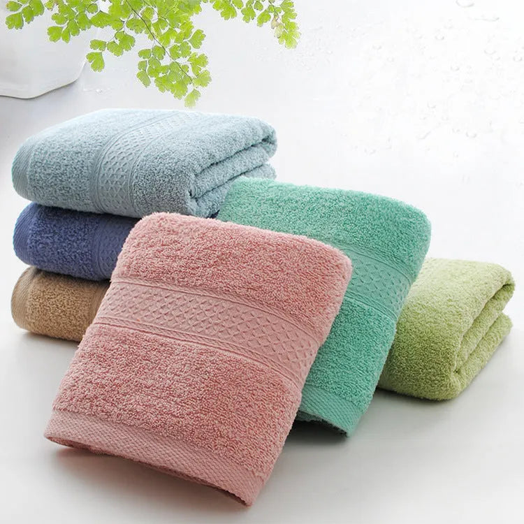Thickened bath beach towel in seven colour options made from 80% cotton 20% polyester blend