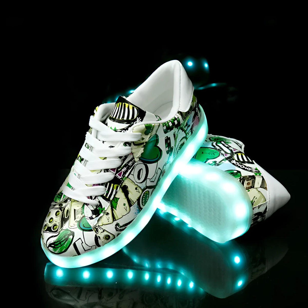 Unisex fluorescent sneakers in black or green with breathable PU upper and non-slip rubber sole