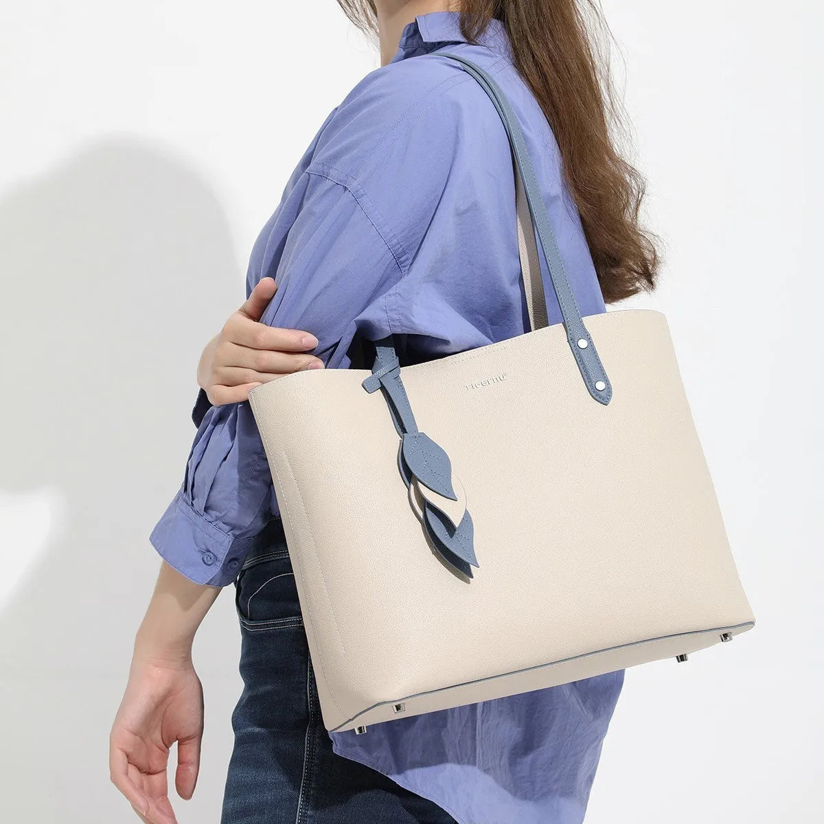 Women's large capacity leather crossbody handbag, apricot or black, 28x35x13cm, shell shape with soft handle