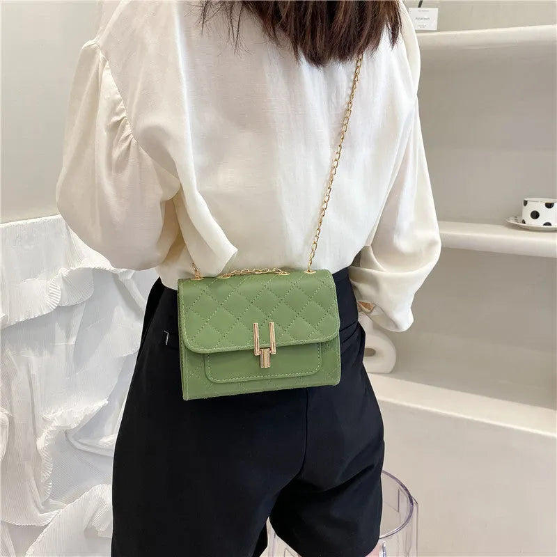 Women's diamond lattice pattern crossbody bag with adjustable strap in black colour