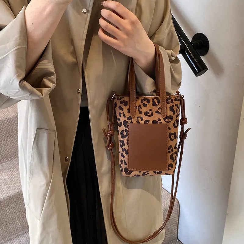 Women's PU crossbody bag in leopard print brown with square vertical shape and 166cm shoulder strap