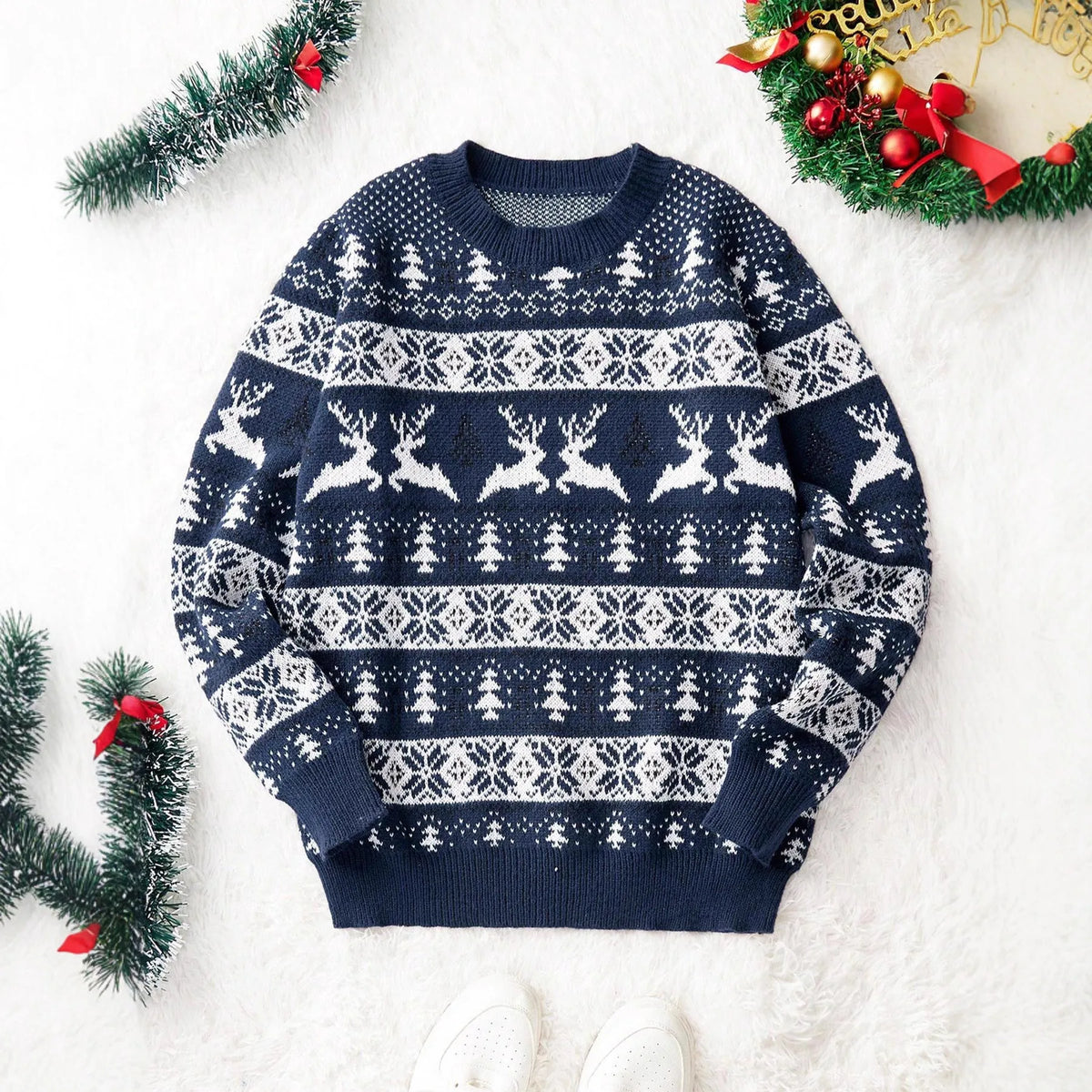 Men's Christmas jumper in red or navy blue, round neck, long sleeve, loose jacquard knit, sizes S to XXL.