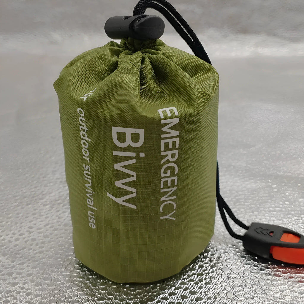Aluminium film emergency sleeping bag in orange or green, 93x210cm, with drawstring bag and whistle.