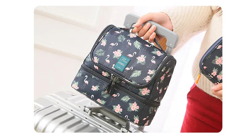 Large-capacity nylon wash bag in black with double chain head and mesh compartments