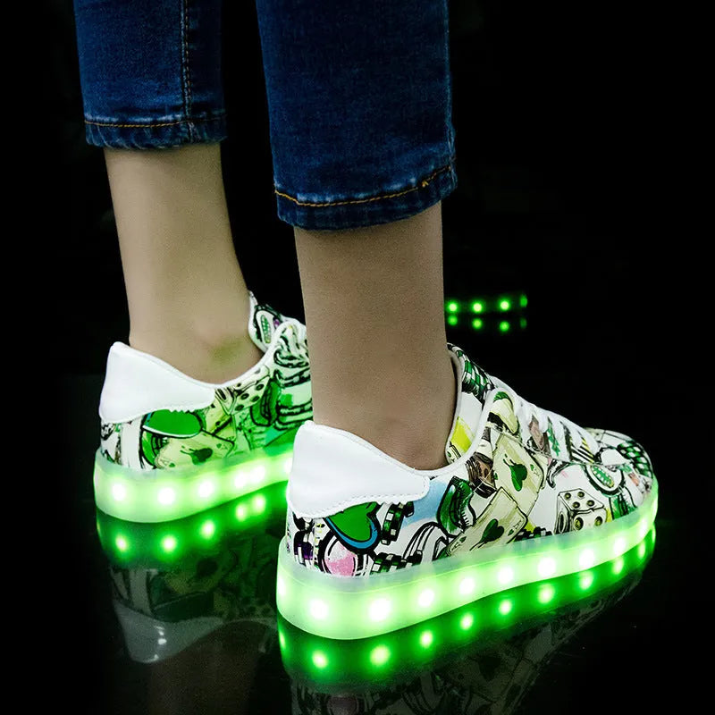Unisex fluorescent sneakers in black or green with breathable PU upper and non-slip rubber sole
