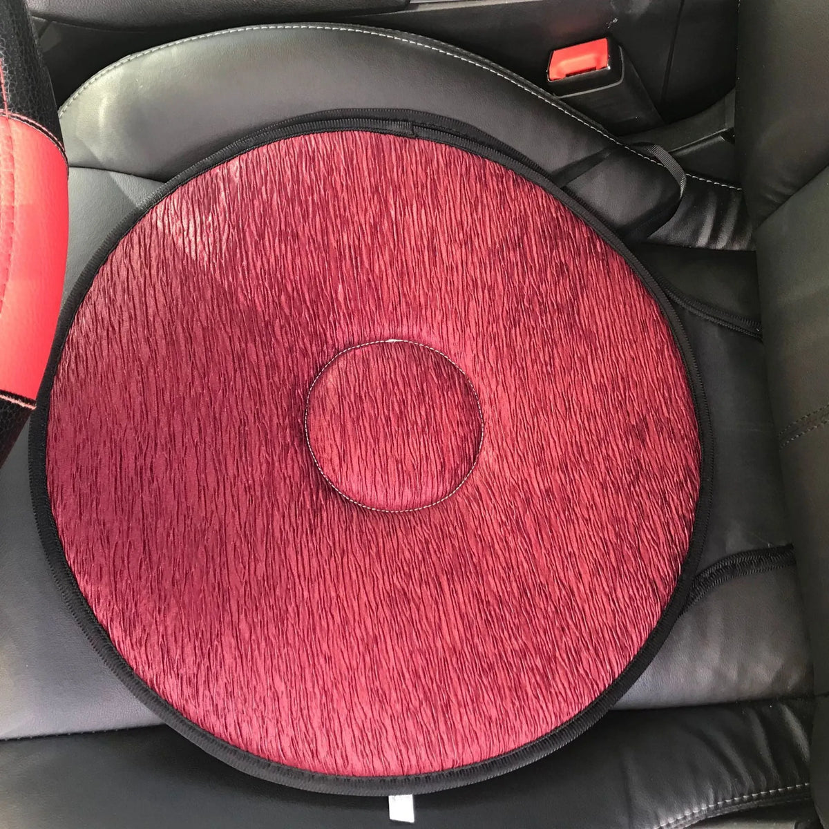 360-degree rotation cushion made of pleated cloth and EVA foam, available in multiple colours, on a chair