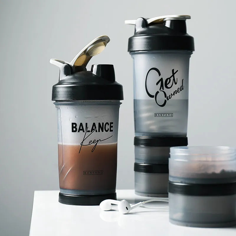 500ml plastic shake cup with sealed leak-proof lid, portable fitness shaker in two style options