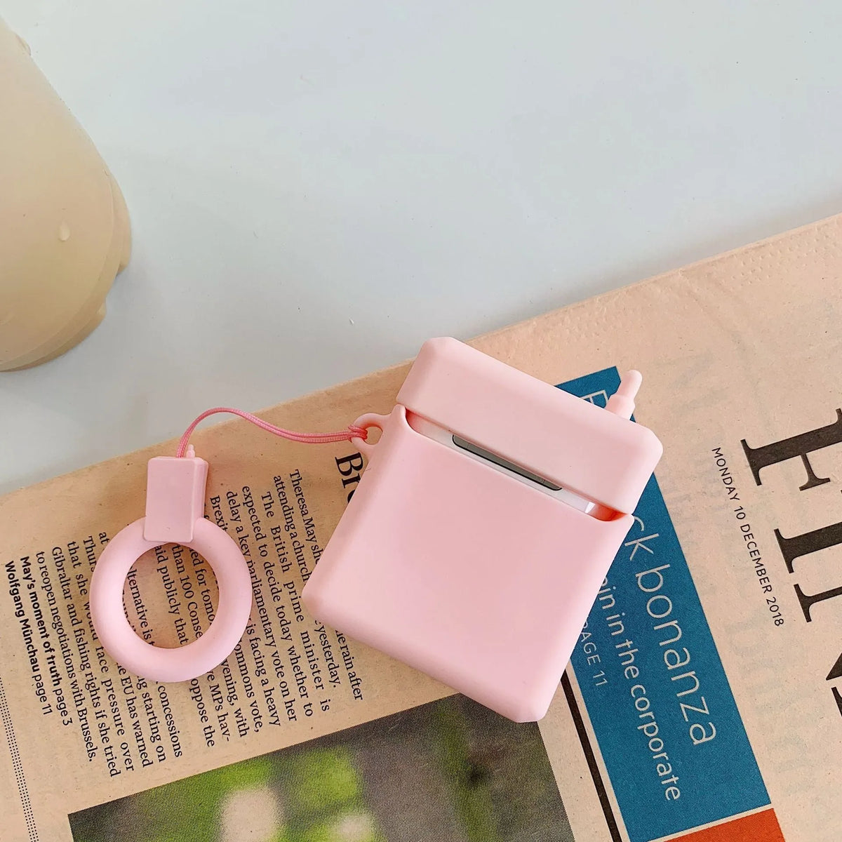 Silicone AirPods case for 1st and 2nd generation in pink or black with anti-knock cartoon cover