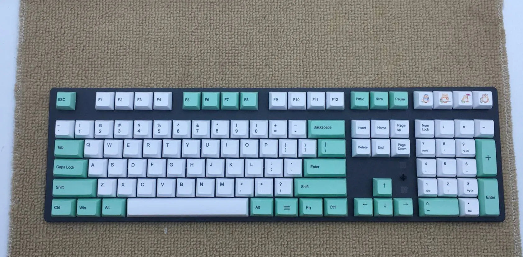 Set of PBT sublimation keycaps showing Japanese, Russian, and Korean language characters for mechanical keyboards.