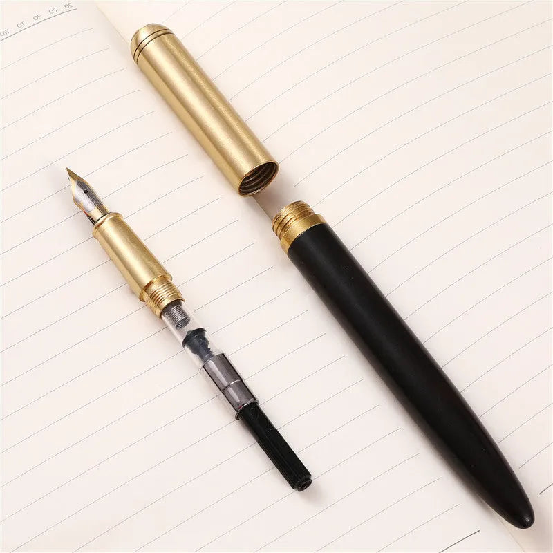 Business fountain pen with stainless steel 0.7mm nib and rotary ink absorption in wood finish