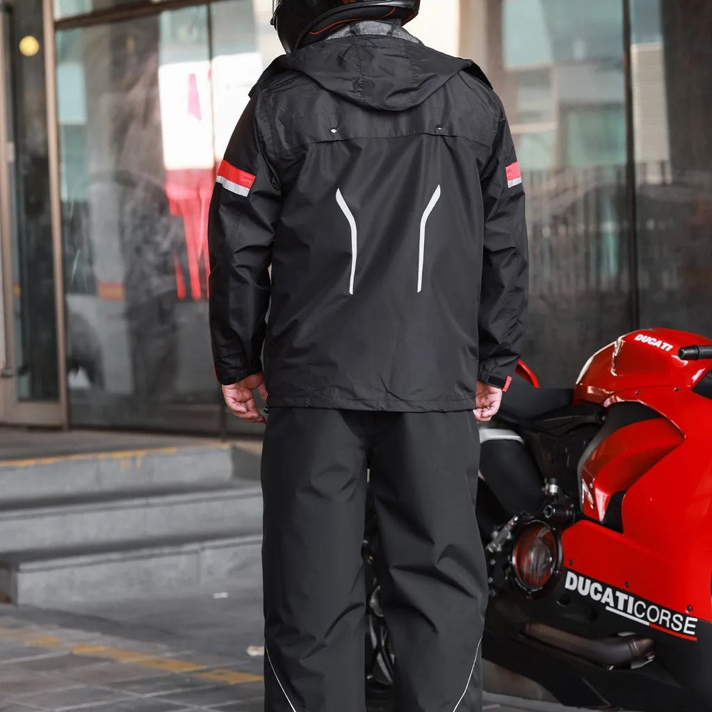 Motorcycle rainproof suit set with jacket and trousers in black for outdoor activities
