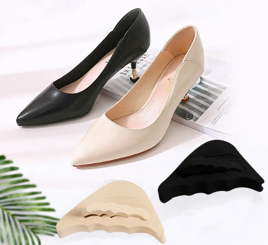 Beige EVA toe anti-slip pad with contoured shape for loose shoes, measuring 6.5 cm by 3 cm by 1.5 cm