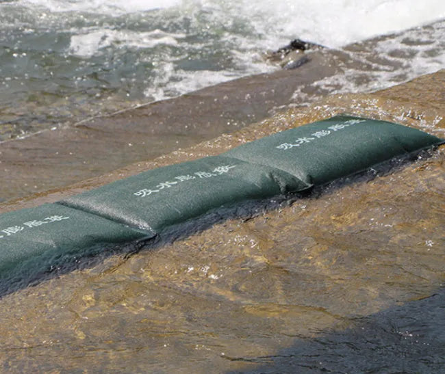 Thickened canvas water absorption expansion bag for flood control, size 30cm x 70cm