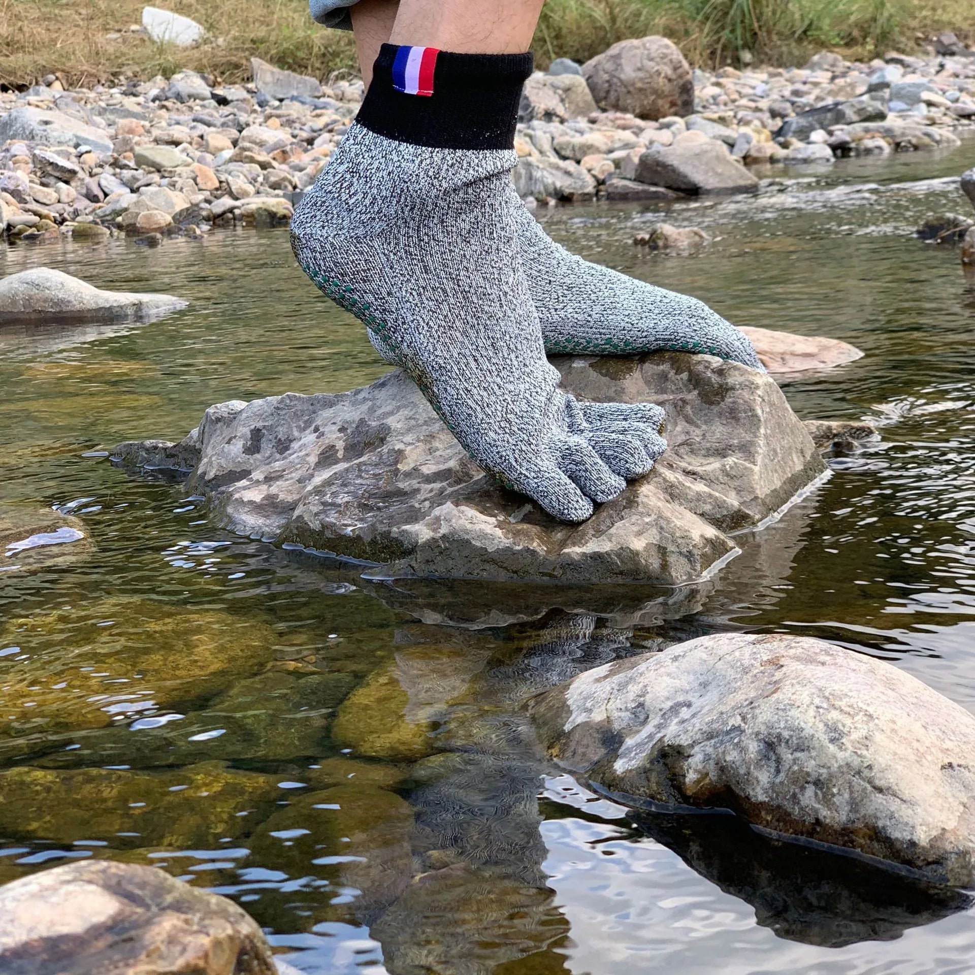 Anti cut protective socks in grey red, HPPE and rubber, unisex size 25.5cm