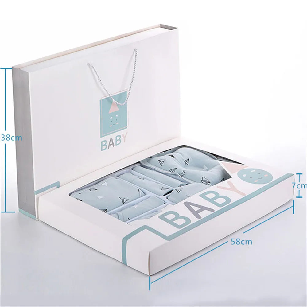 Baby clothes gift box containing cotton cardigan suits with cartoon patterns and accessories