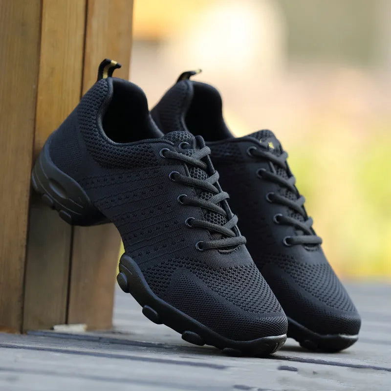 Men's lightweight mesh sports shoes with fly woven wire mesh upper and polyurethane sole, in white or black, sizes 39-44