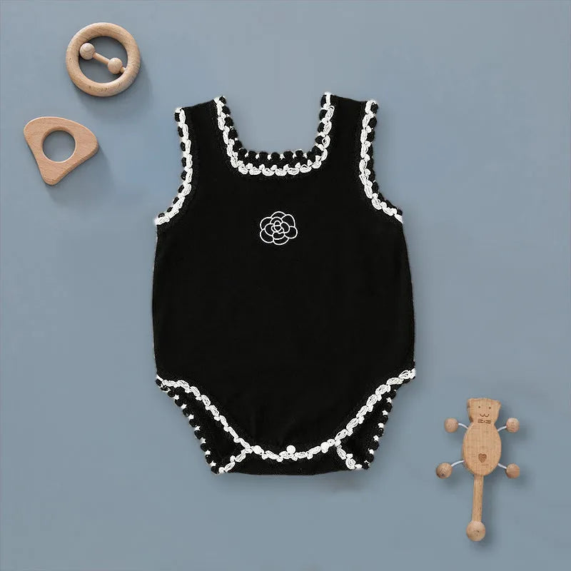 Baby triangle rompers made of cotton, sleeveless with lace accent, available in white and black, sizes for heights 59-90cm.