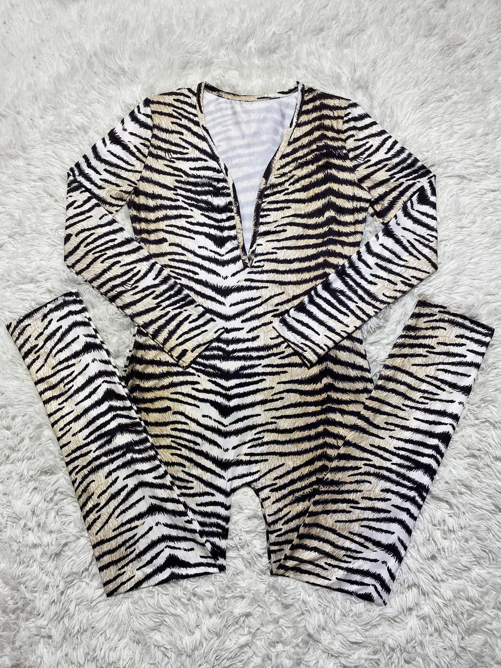 Women wearing a leopard print long-sleeved home jumpsuit with full-length trousers, mid-waist, polyester fibre, size S-XXL
