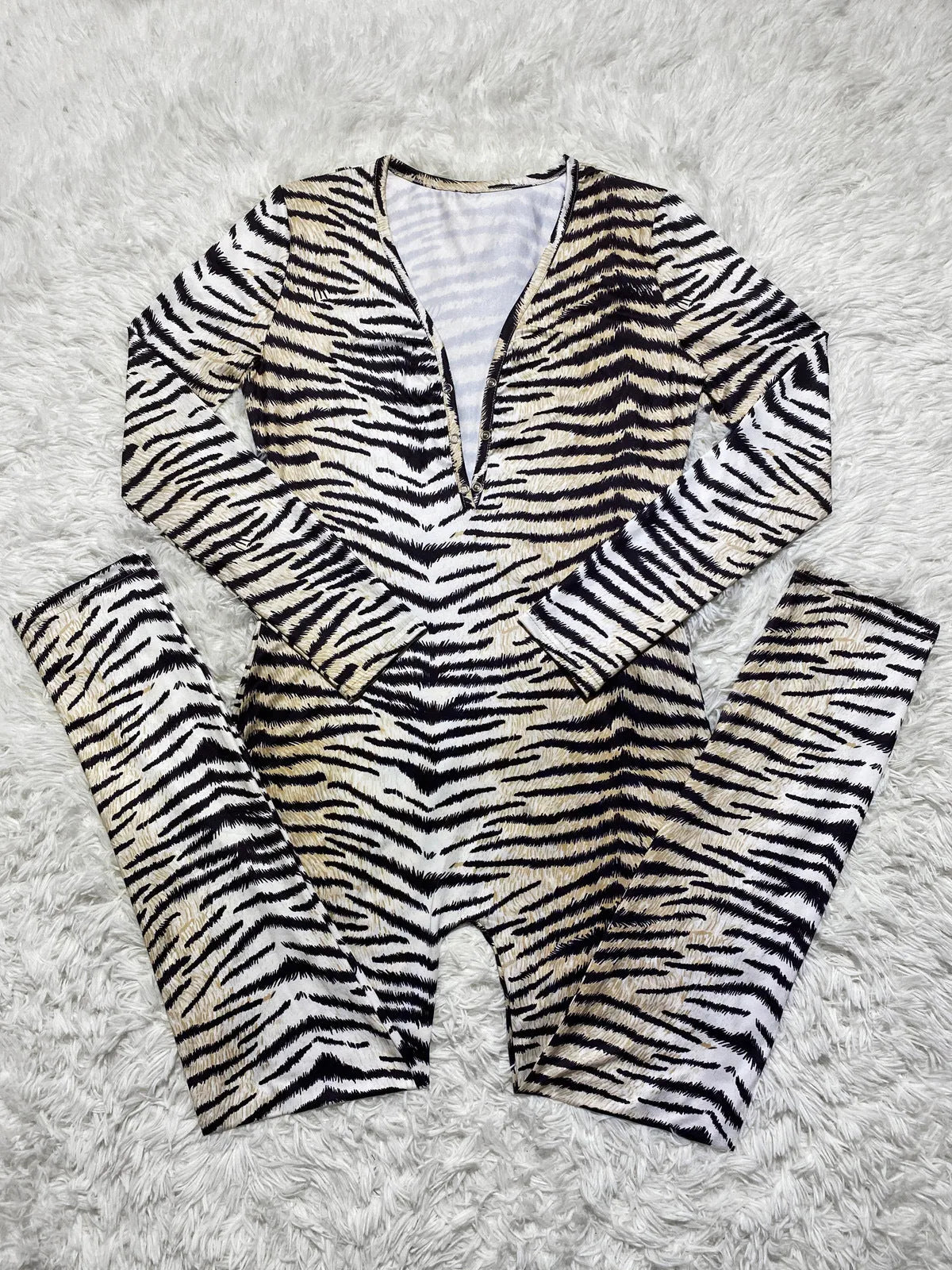 Women wearing a leopard print long-sleeved home jumpsuit with full-length trousers, mid-waist, polyester fibre, size S-XXL