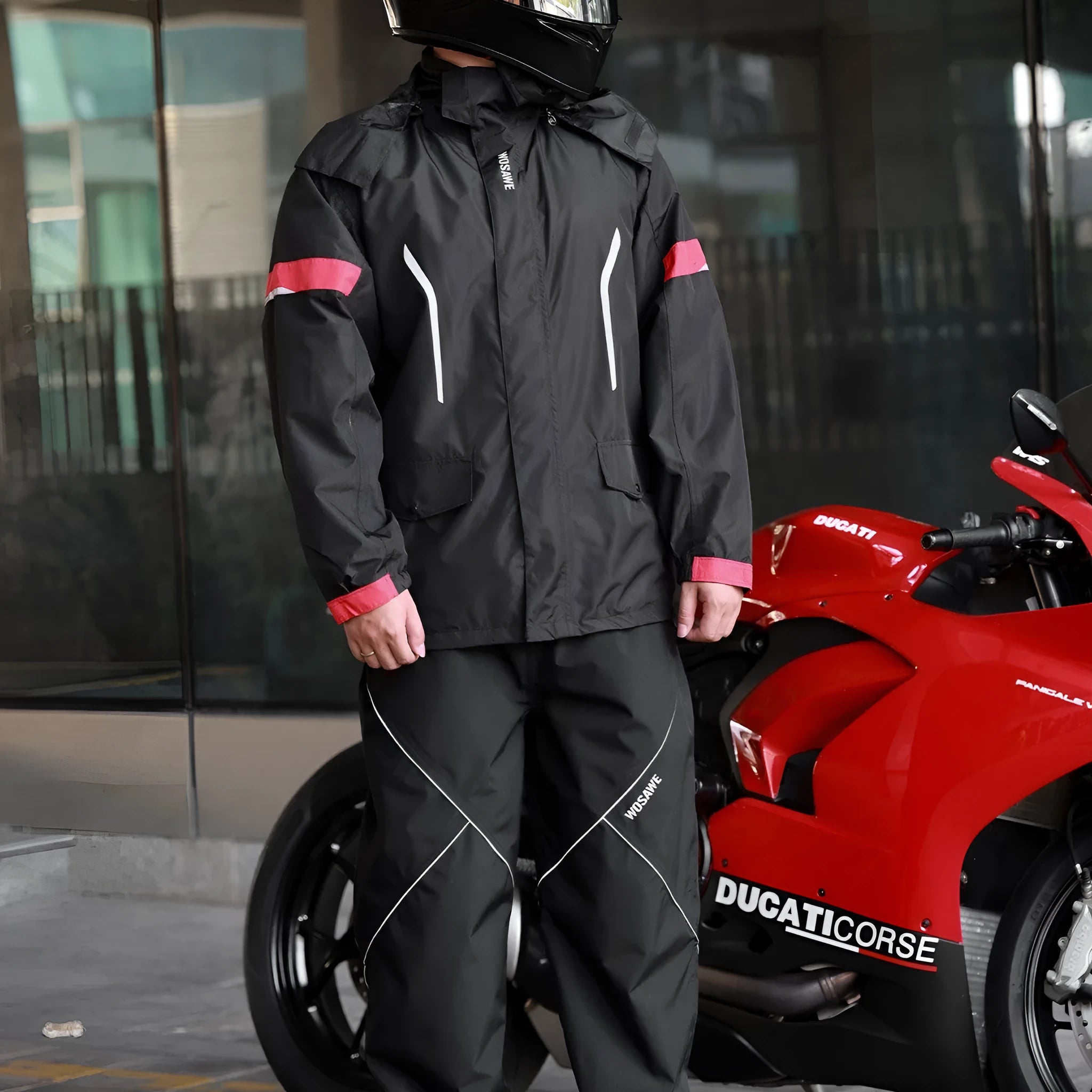 Motorcycle rainproof suit set with jacket and trousers in black for outdoor activities