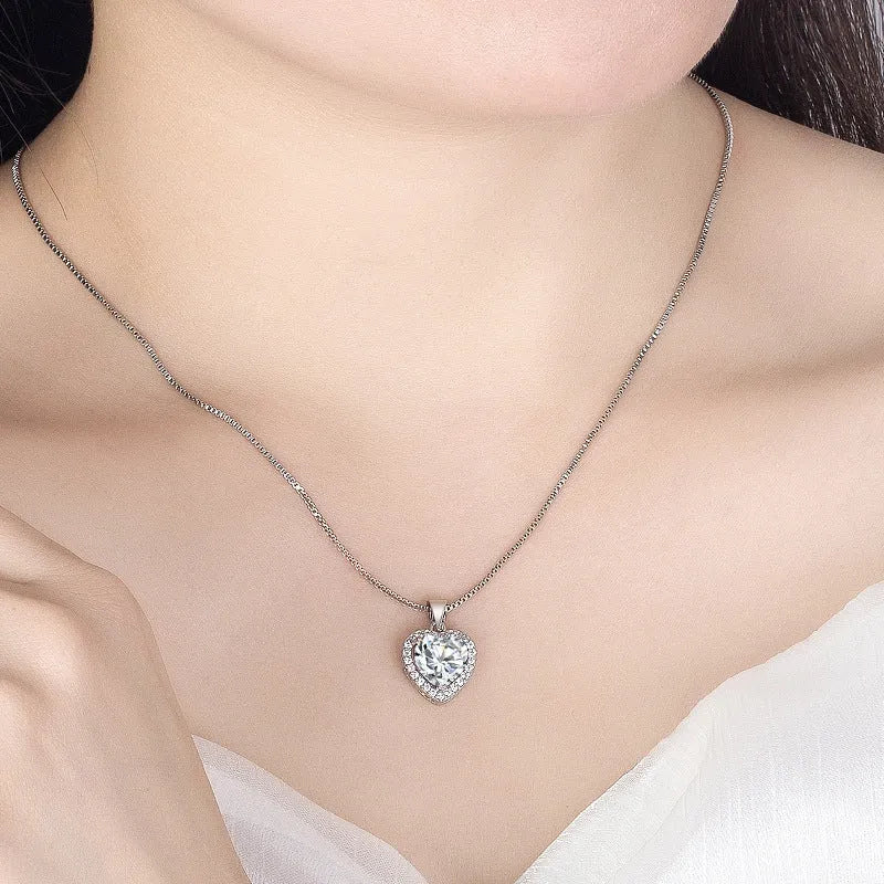 Silver heart pendant necklace with white diamond imitation moissanite on a copper chain, 45cm length, trendy style, 2023 new design