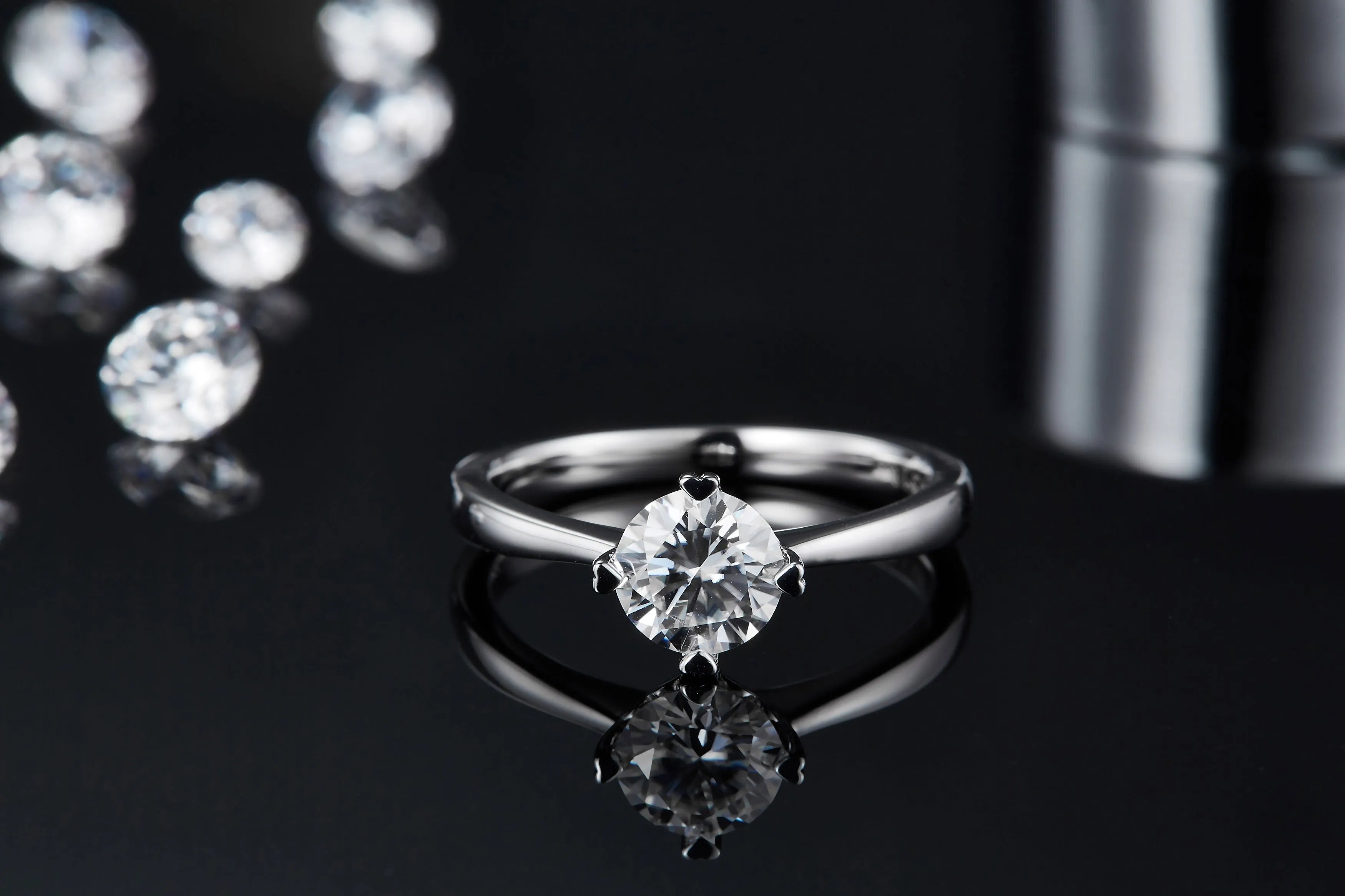 1-carat moissanite wedding ring set in S925 silver with platinum plate, gift box packaging, ring sizes 5-9