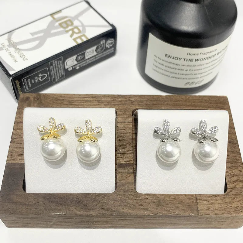 Pearl flower high-end small fragrance dangle earrings in gold and silver options