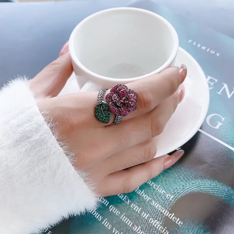 Gold-plated black gold simulation corundum flower personality ring with geometric design