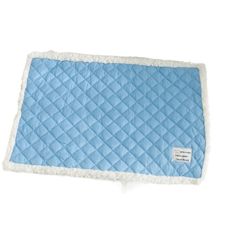 A quilted blue cloth pet blanket for cats, shown in a large size measuring 80 by 60 centimetres.