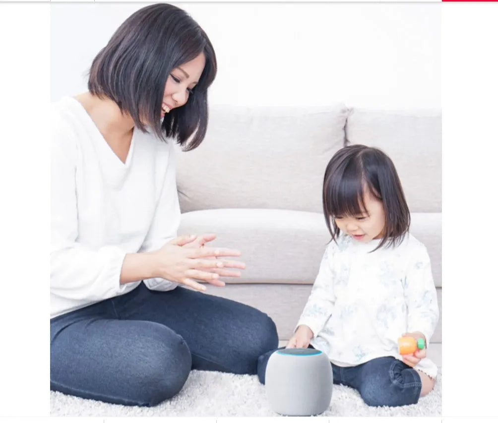 Compact circular AI smart speaker with six-microphone array for voice control