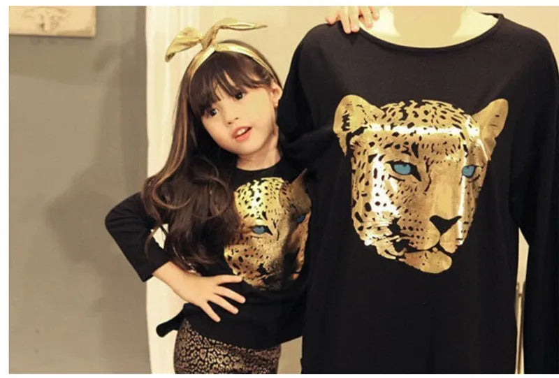Children's short sleeve two-piece summer pants suit set in a casual style.