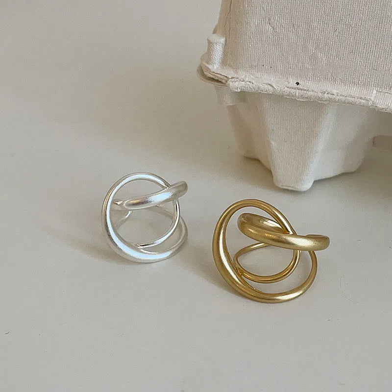 Geometric open ring with three-dimensional interlaced matte metal design