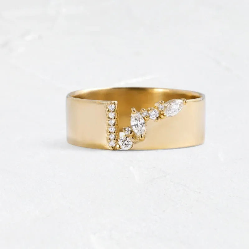 Women's gold-coloured fashion ring with zircon stone, shown in UK sizes 6 to 10