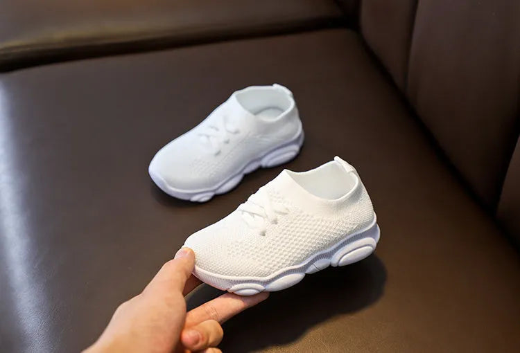 Children's lazy slip-on shoes in fabric with non-slip rubber sole, shown in available colours.