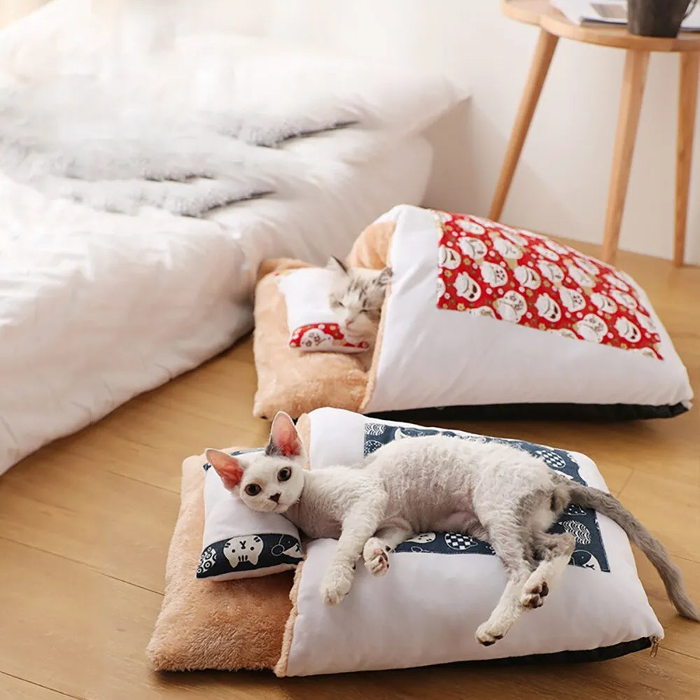 Kimpets closed removable cat litter box bed in red with soft PP cotton and lamb cashmere interior, size L