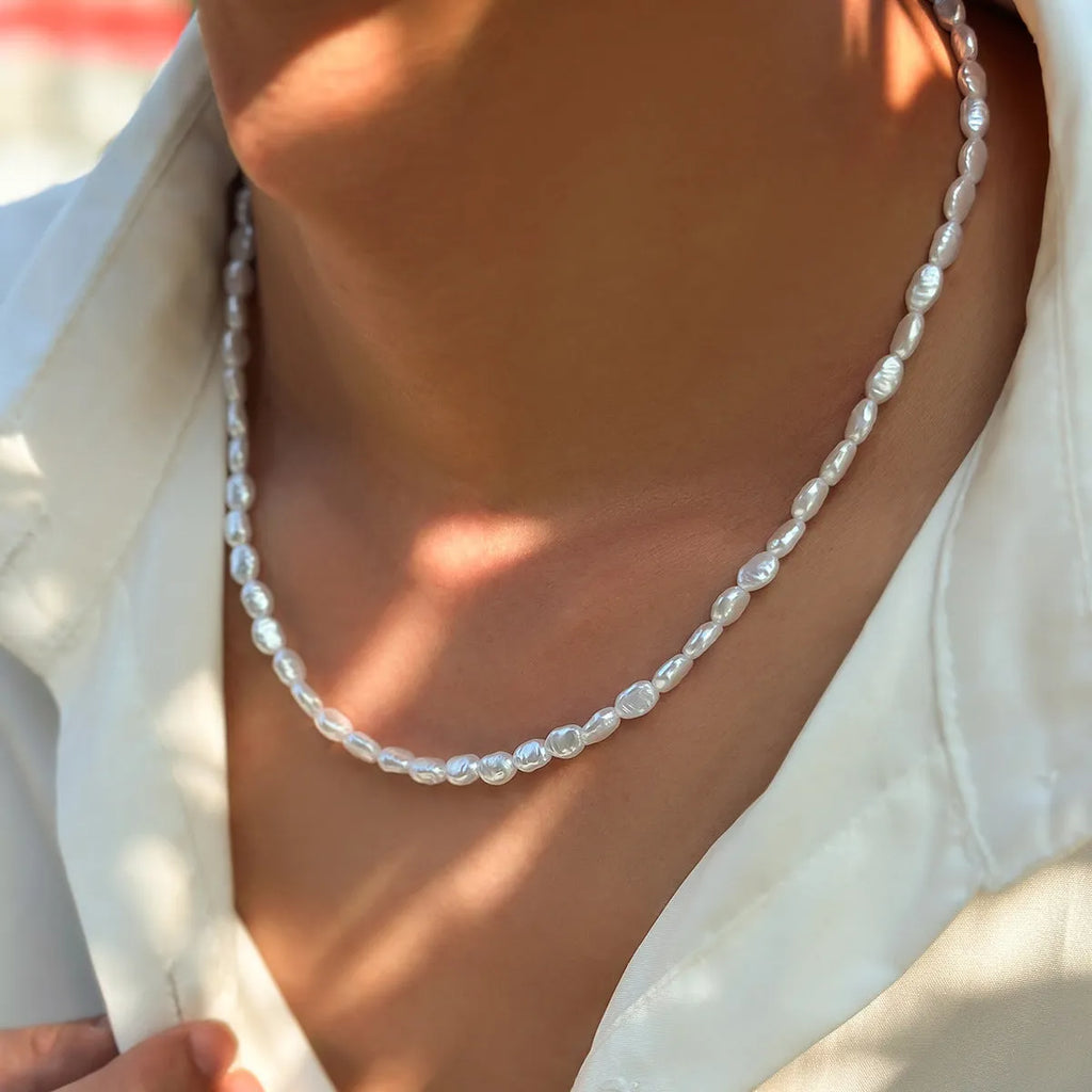 Men's white U-shaped pearl necklace adjustable from 41cm to 50cm length