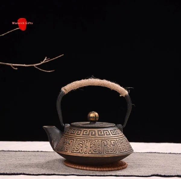 Cast iron teapot with Japanese patterns and 0.9 litre capacity