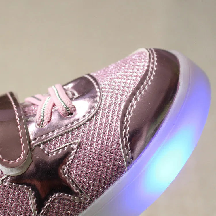 Golden, pink and silvery children's LED shoes with light-up soles, showing size chart from 21 to 30cm.