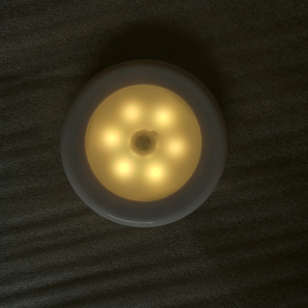 6 LED motion sensor cabinet light with strong magnetism and 3M adhesive pad, battery powered nightlight