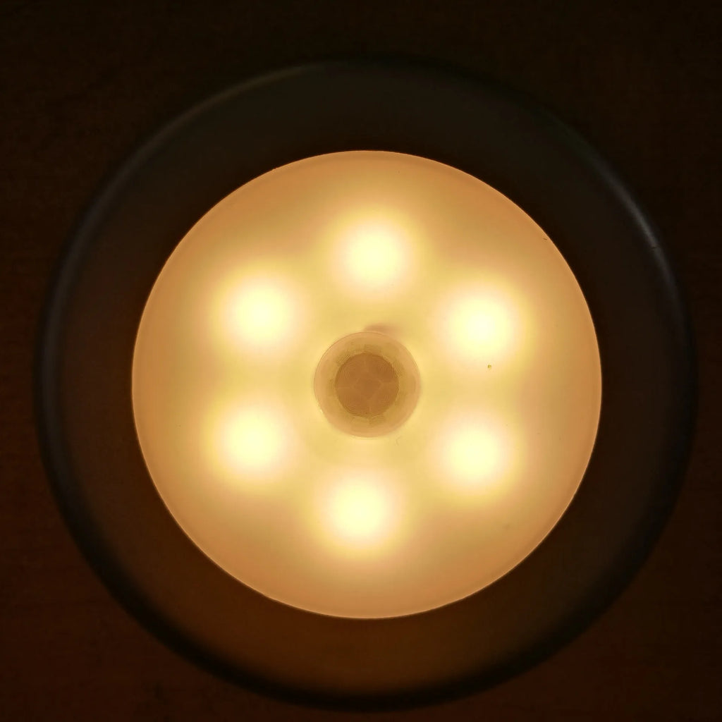 6 LED motion sensor cabinet light with strong magnetism and 3M adhesive pad, battery powered nightlight