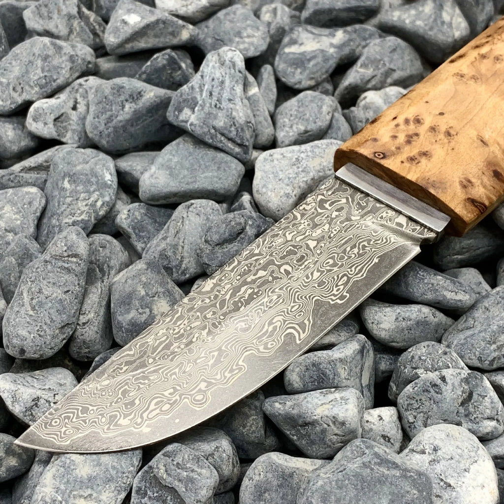 Outdoor camping short knife with Damascus pattern VG10 steel blade and Thuja wood handle